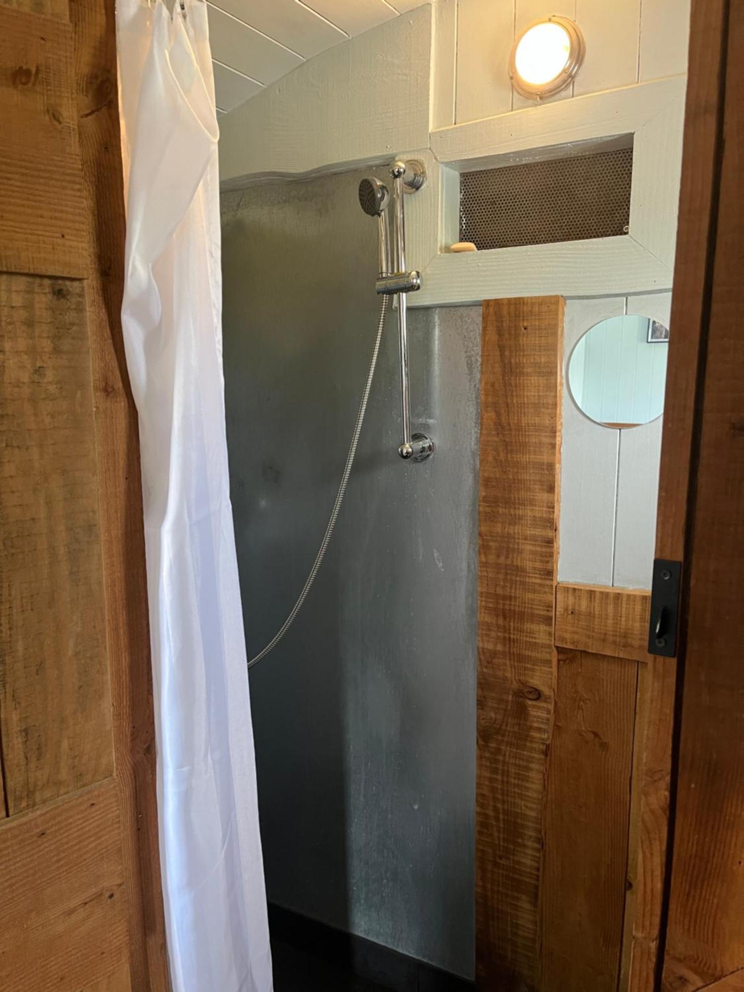 Berwyn Shepherds Hut Фермерский дом Рексем